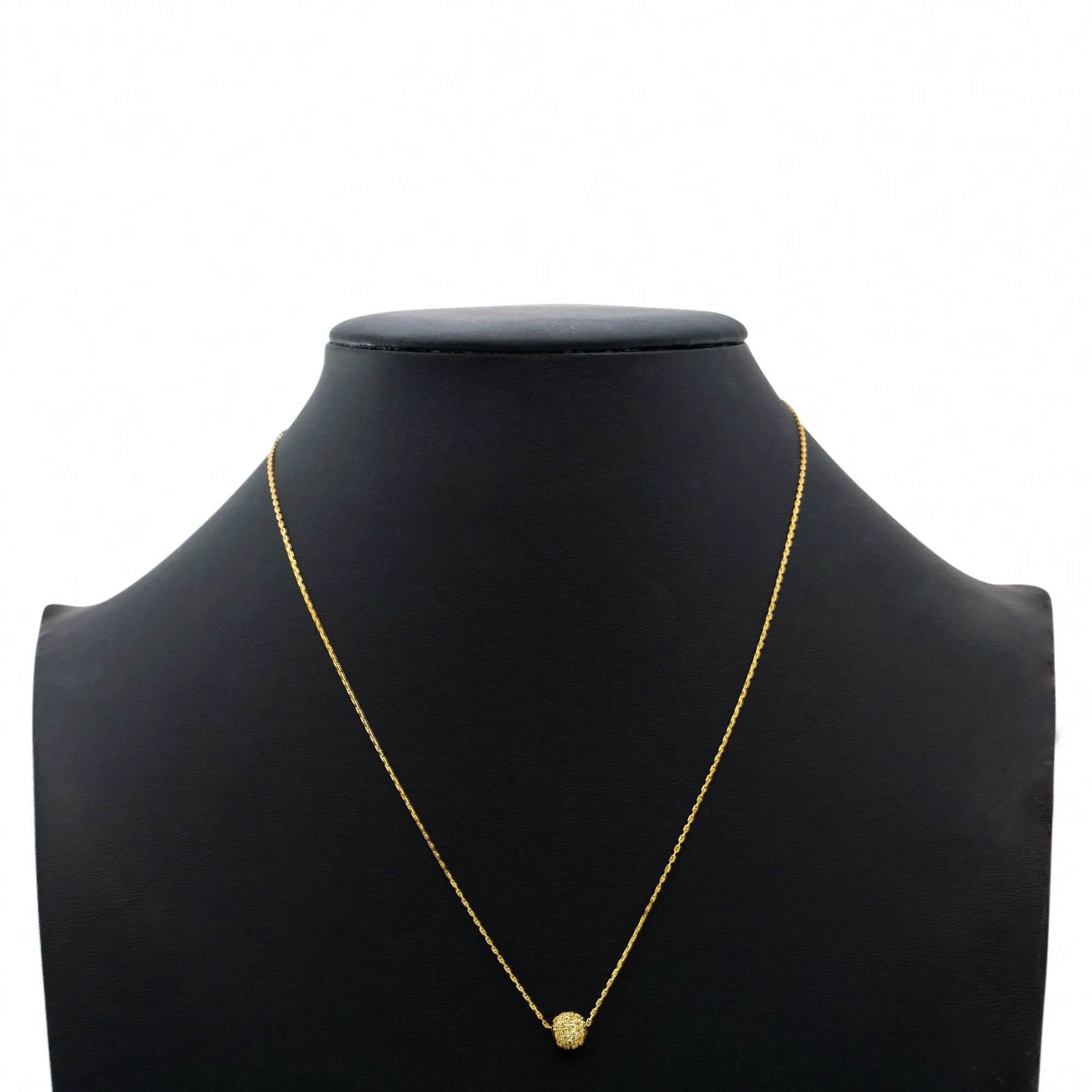 14K Yellow Gold Women's Necklace, chain and diamonds