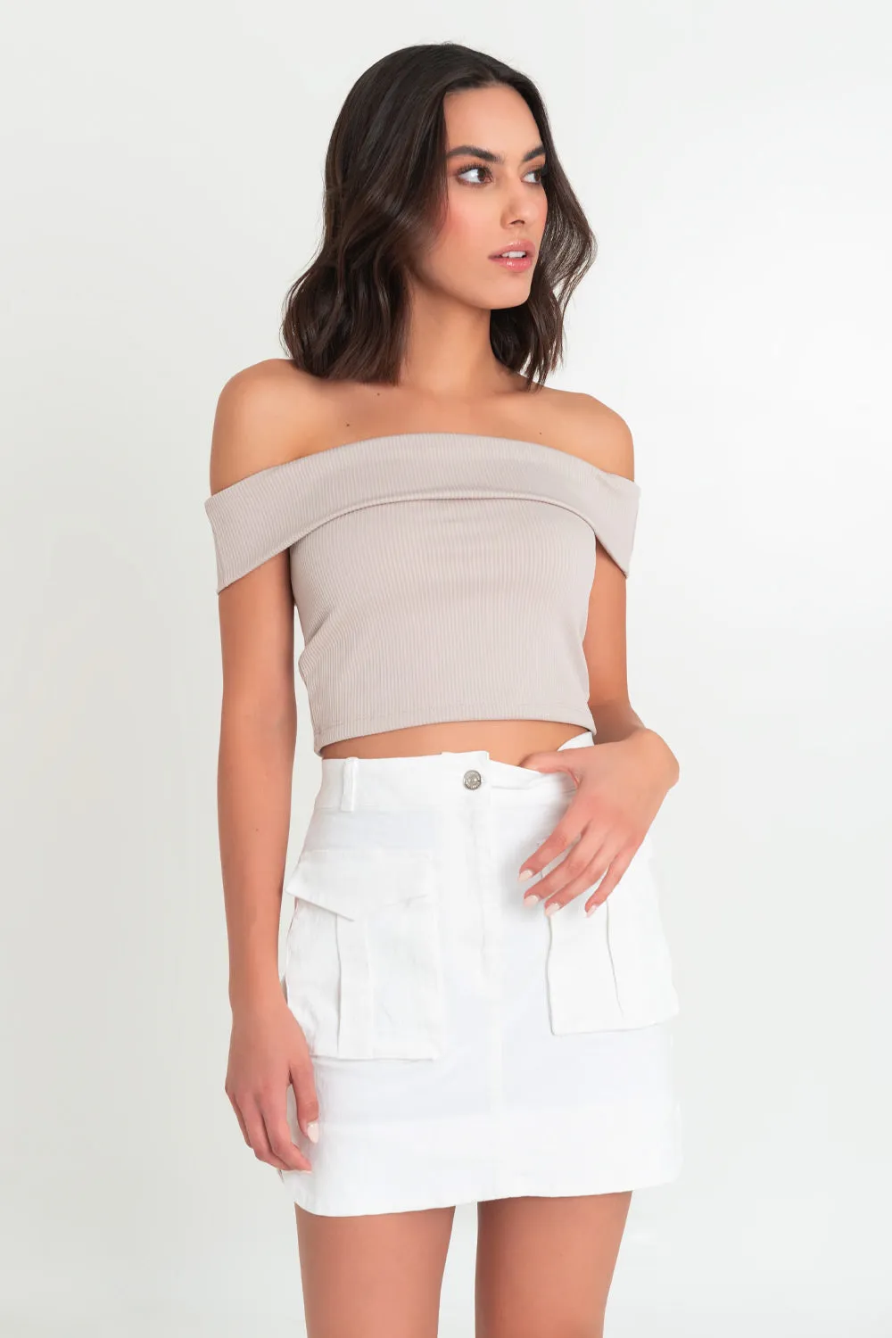 Crop top canalé ajustado de hombros descubiertos