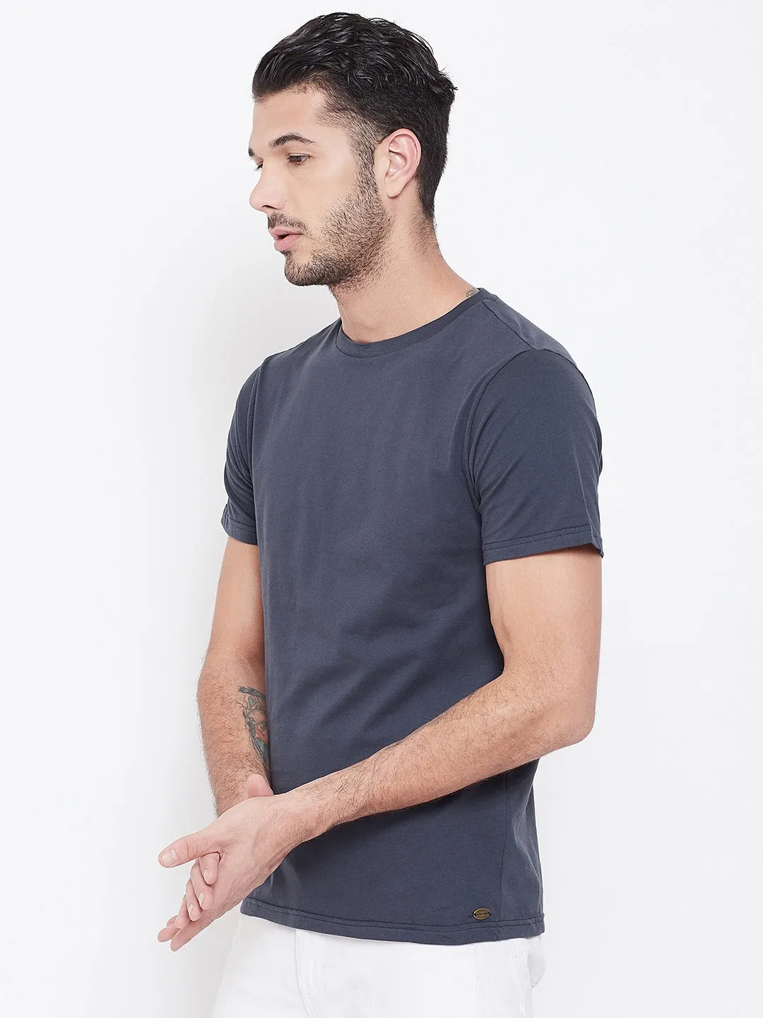 Men Navy Blue Solid Round Neck T-shirt