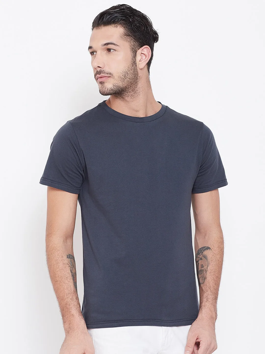 Men Navy Blue Solid Round Neck T-shirt