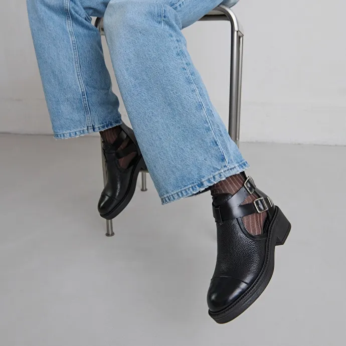 Open-toe buckle lowboots in black grained leather and black leather