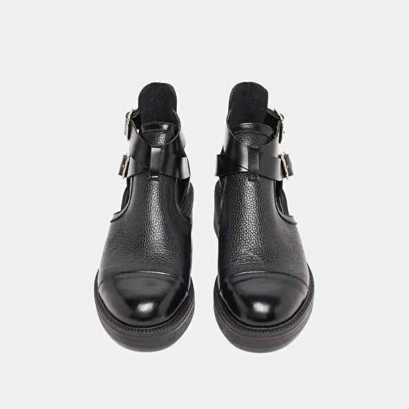 Open-toe buckle lowboots in black grained leather and black leather