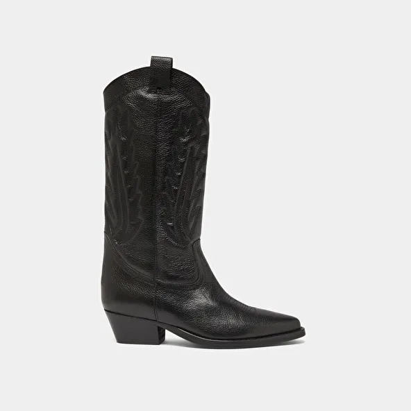 Pointed toe boots with exposed stitching in black grained leather