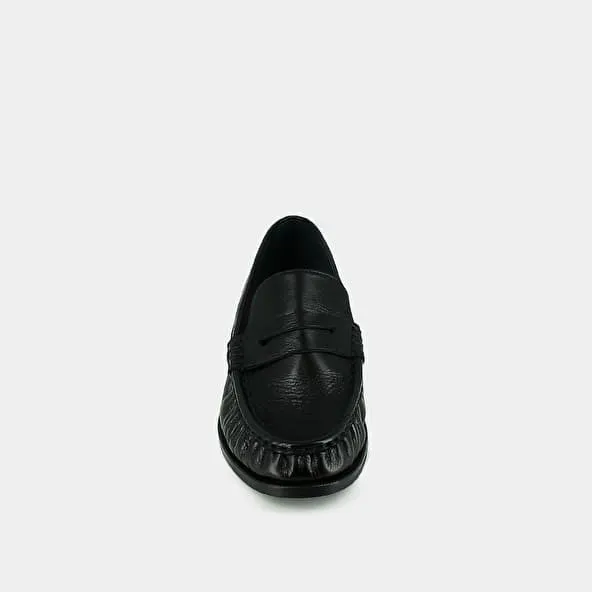 Round-toed loafers in black distressed leather